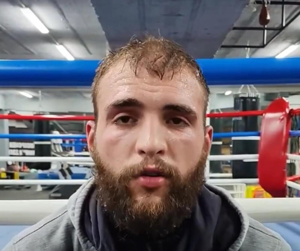 VELJKO RAŽNATOVIĆ PUSTIO BRADU, MIŠIĆI SEVAJU NA SVE STRANE, POTPUNO SE TRANSFORMISAO: Trenira kao ZVER! (FOTO)
