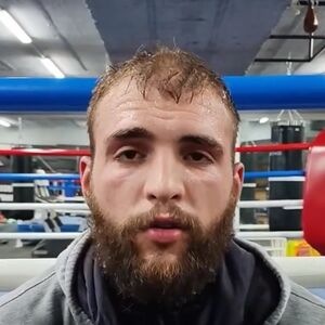 VELJKO RAŽNATOVIĆ PUSTIO BRADU, MIŠIĆI SEVAJU NA SVE STRANE, POTPUNO SE TRANSFORMISAO: Trenira kao ZVER! (FOTO)