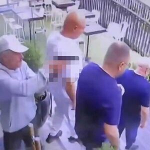 JEZIVO UBISTVO JEDNOG OD NAJGORIH KRIMINALACA U ZEMLJI: Prišao mu s leđa i sasuo mu metke u glavu! (VIDEO)