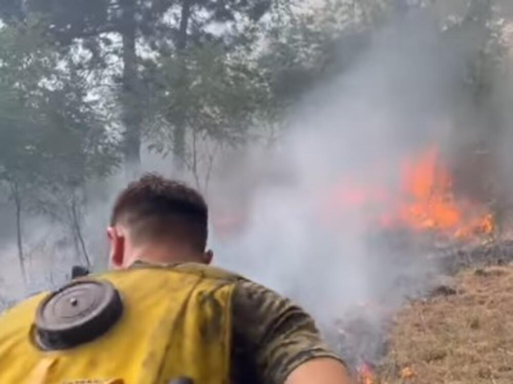 Izbio još jedan požar u Srbiji, vatra stigla na stotinak metara od prvih kuća! Izdat važan apel za građane (VIDEO)