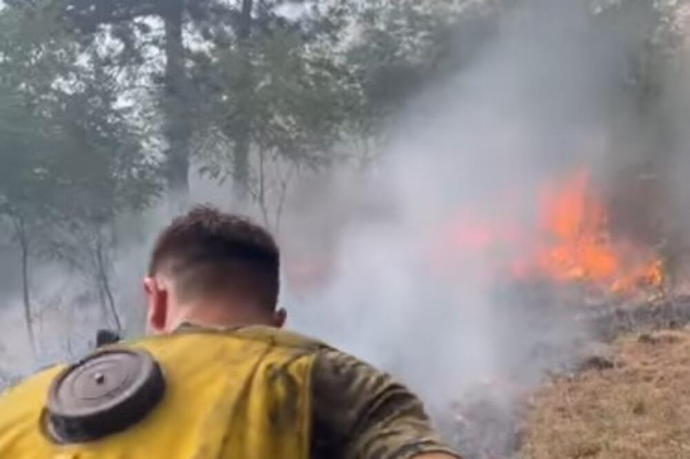 Izbio još jedan požar u Srbiji, vatra stigla na stotinak metara od prvih kuća! Izdat važan apel za građane (VIDEO)