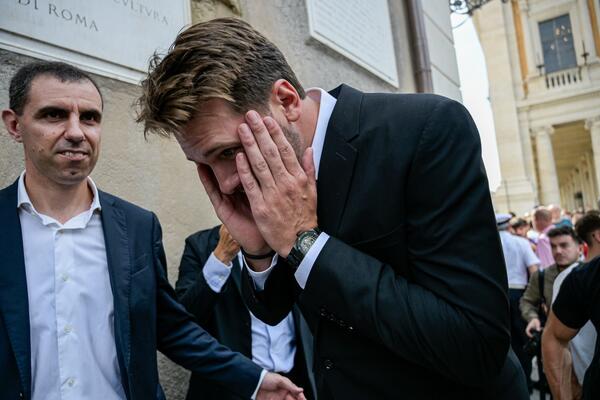 CEO SVET BRUJI O NOVOJ AFERI LUKE DONČIĆA! Uhvaćen na ZATVORENOJ ŽURCI sa ćerkom poznatog političara (FOTO)