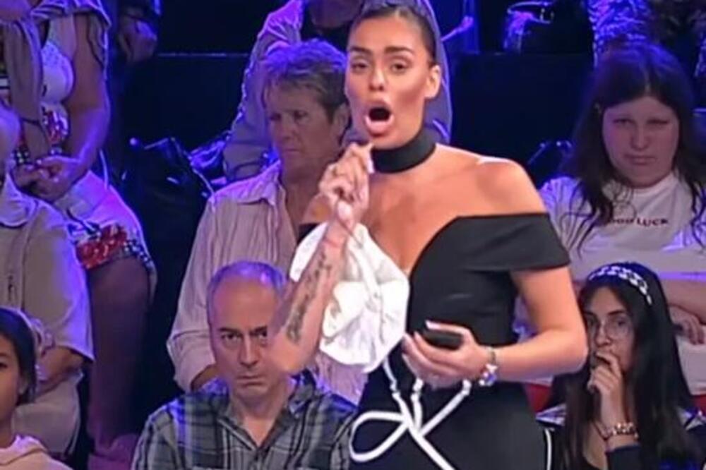 "SPAVAO SI SA PRIJATELJICOM MOJE MAME, POKAZIVAO SI SNIMAK!" Mina Vrbaški u suzama napustila STUDIO!