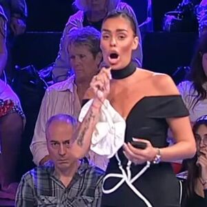 "SPAVAO SI SA PRIJATELJICOM MOJE MAME, POKAZIVAO SI SNIMAK!" Mina Vrbaški u suzama napustila STUDIO!