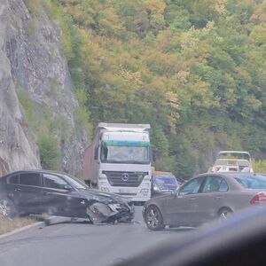 Žestok lančani sudar na izlazu iz Užica ka Zlatiboru! Automobili smrskani, jezivi prizori sa lica mesta! (FOTO)