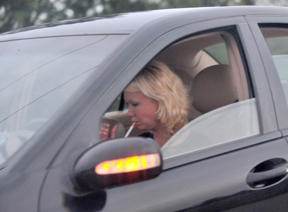 ZORICA DANJU RADI U VELIKOM MARKETU U BEOGRADU, A NOĆU SE PROSTITUIŠE: Muž joj je saznao, a reakcija mu je JEZIVA!