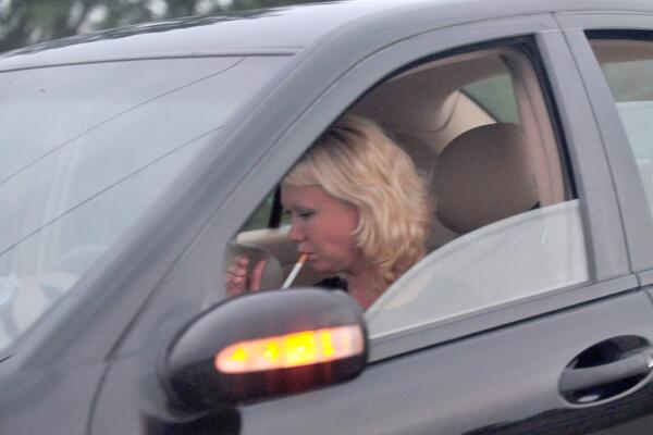 ZORICA DANJU RADI U VELIKOM MARKETU U BEOGRADU, A NOĆU SE PROSTITUIŠE: Muž joj je saznao, a reakcija mu je JEZIVA!