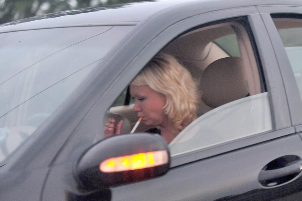 ZORICA DANJU RADI U VELIKOM MARKETU U BEOGRADU, A NOĆU SE PROSTITUIŠE: Muž joj je saznao, a reakcija mu je JEZIVA!