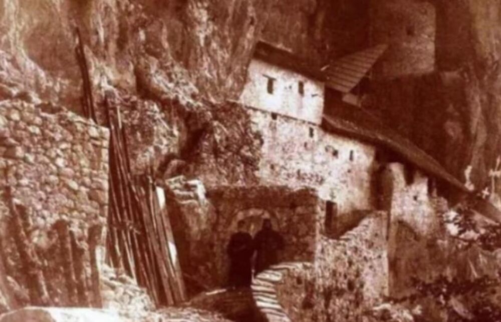Ovako je manastir Ostrog izgledao pre 100 godina