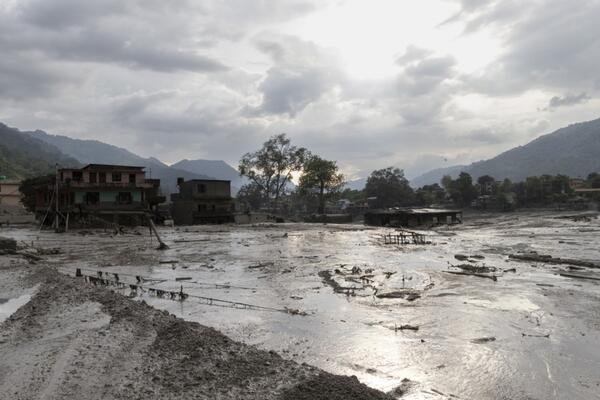 "Brana može pući svakog trenutka!" Nova katastrofa preti Nepalu: Zastrašujući snimak ledi krv u žilama (VIDEO)