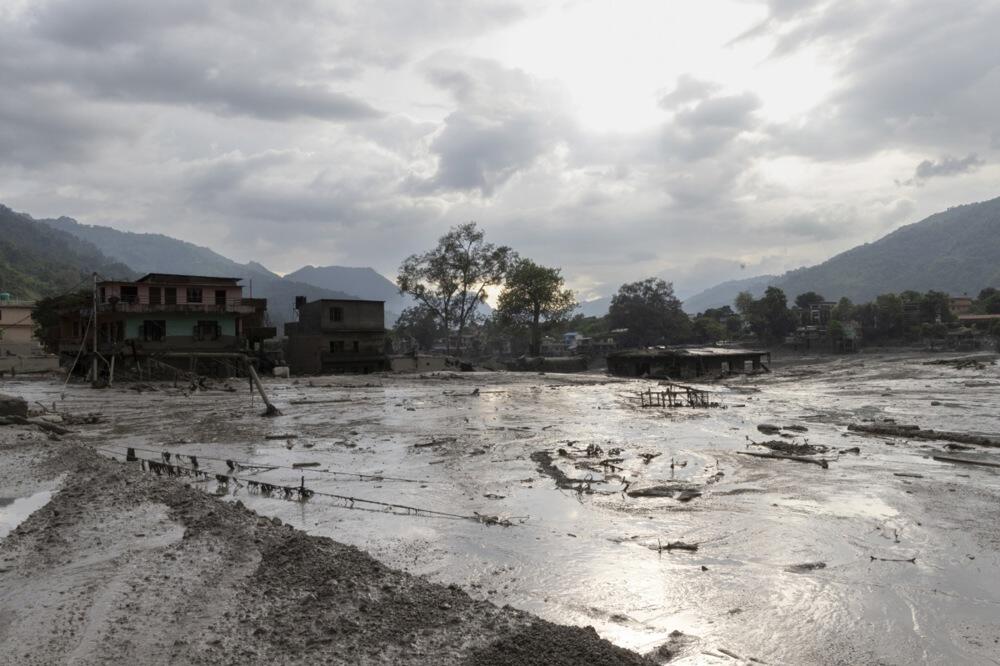 "Brana može pući svakog trenutka!" Nova katastrofa preti Nepalu: Zastrašujući snimak ledi krv u žilama (VIDEO)