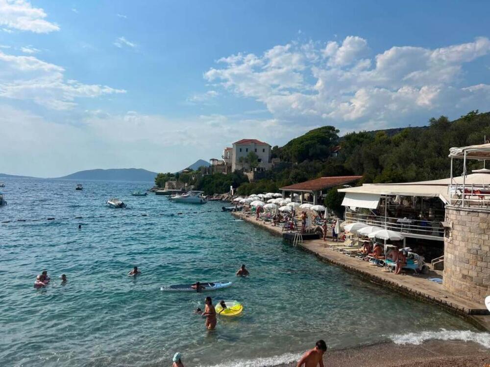 MALO KO ZNA ZA OVU PLAŽU NA JADRANU: Kristalno more krije priču staru vekovima, legenda privlači sve više turista