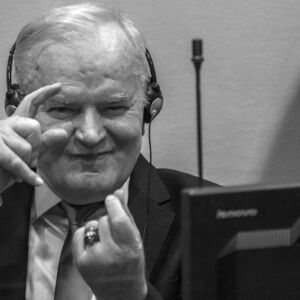 Biografija Ratka Mladića: Put od vojne elite do najtežih optužbi i doživotne robije