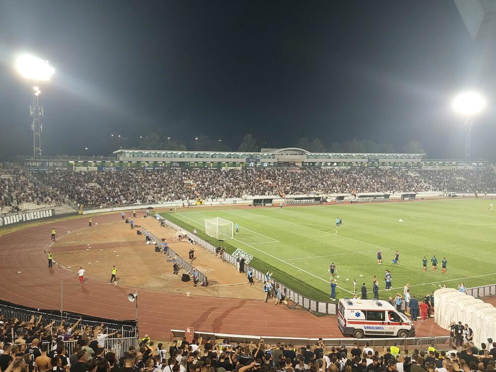 Humska grmi, Partizane napadaj! Grobari već napravili paklenu atmosferu! (Video)
