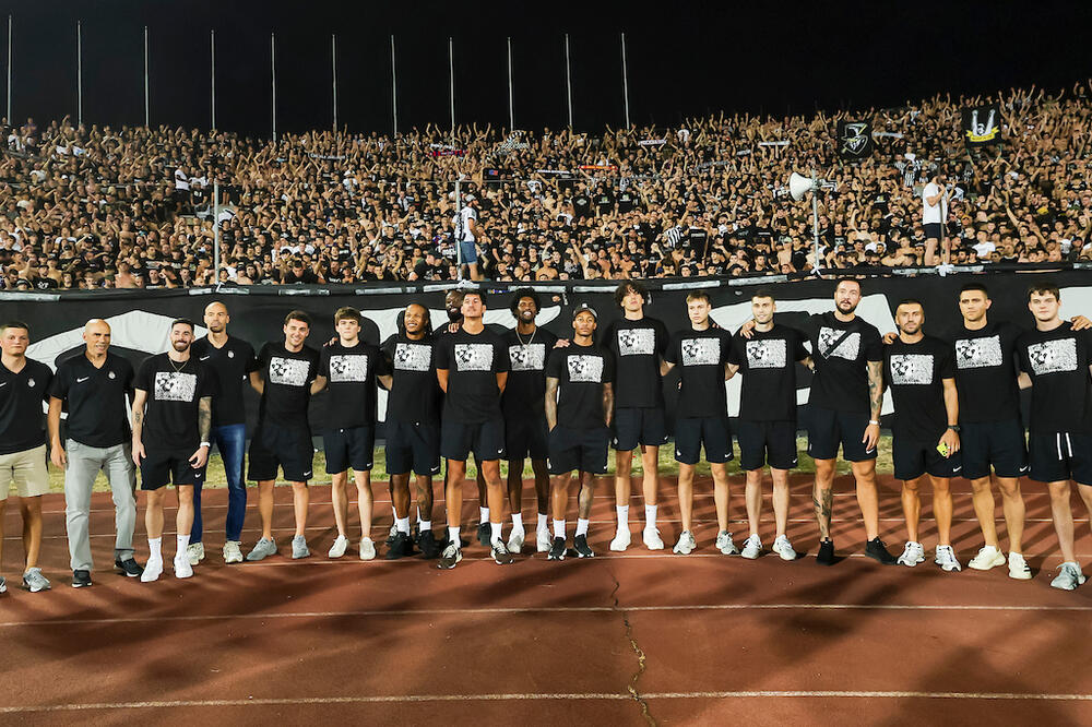Espreso paparaco! Košarkaš Partizana bez majice u loži bodri crno-bele fudbalere (Foto)