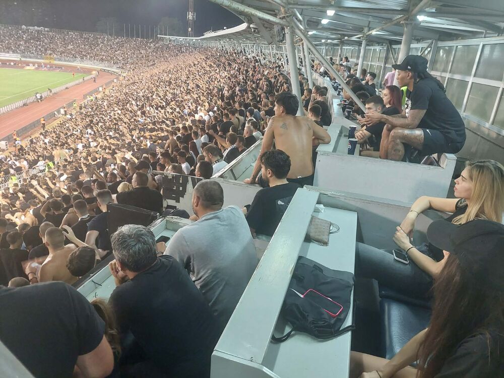 Derek Vilis bez majice na utakmici Partizana i Hetafea