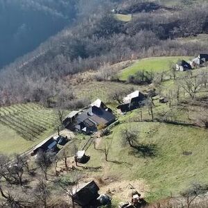 Imanje i dve kuće se prodaju za 29.000 evra: Banja se nalazi na samo 7 kilometara - top lokacija