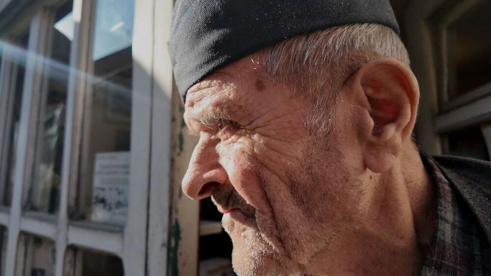 Deda Đorđe ima 92 godine, ali i dalje radi: Vredne stare ruke čuvaju srpsku tradiciju od zaborava (FOTO)