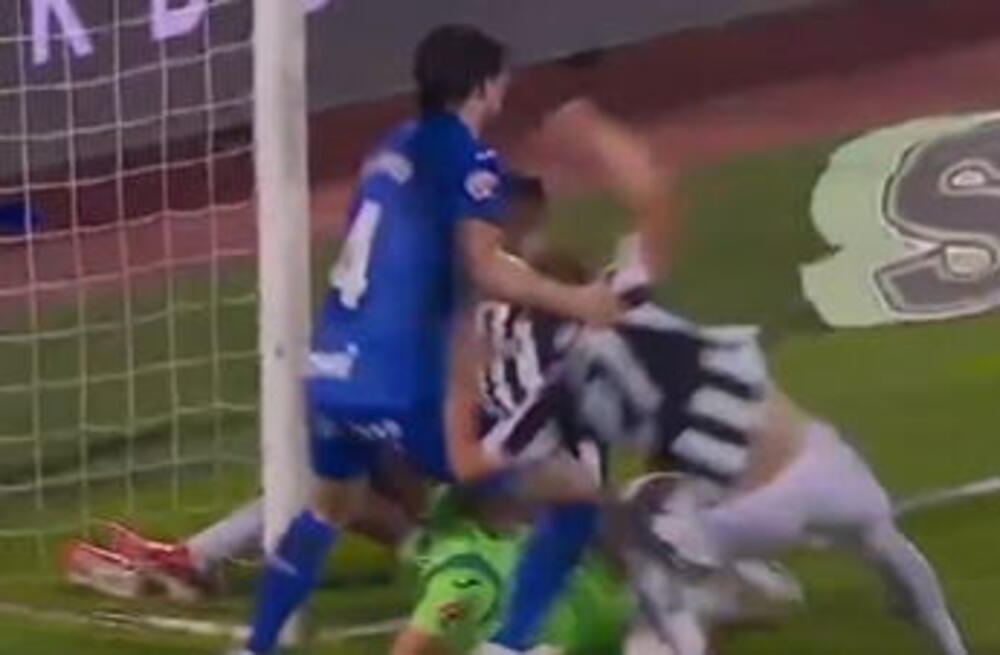 Nama ne sviraju, drugima na keca! Pojavio se snimak: Partizan oštećen protiv Hetafea, VAR se ne oglašava (VIDEO)