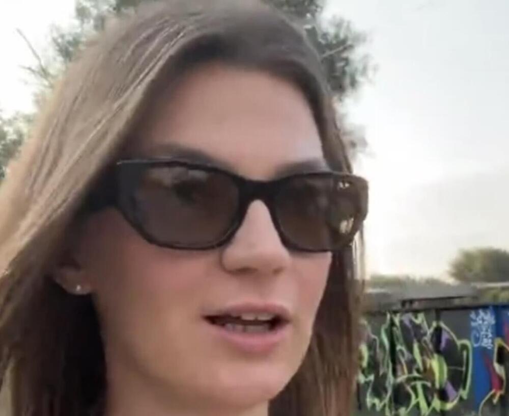 SRPKINJA SIMONA JE PRELAZILA ULICU KADA JOJ JE PRIŠLA NEPOZNATA ŽENA: Iz čista mira joj je rekla NAJBIZARNIJU STVAR