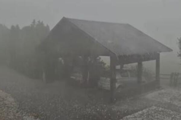 Nevreme paralisalo ovaj deo Srbije: Ogroman grad za 15 do 20 minuta napravio veliku materijalnu štetu