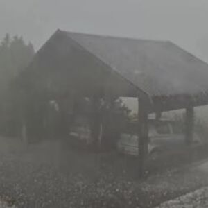 Nevreme paralisalo ovaj deo Srbije: Ogroman grad za 15 do 20 minuta napravio veliku materijalnu štetu