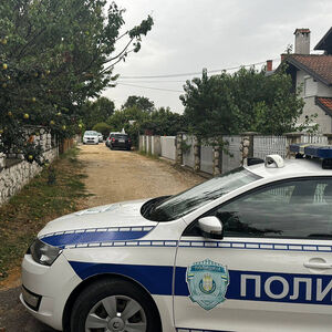 Uhapšen pedofil: Sumnja se da je obljubio devojčicu (12)