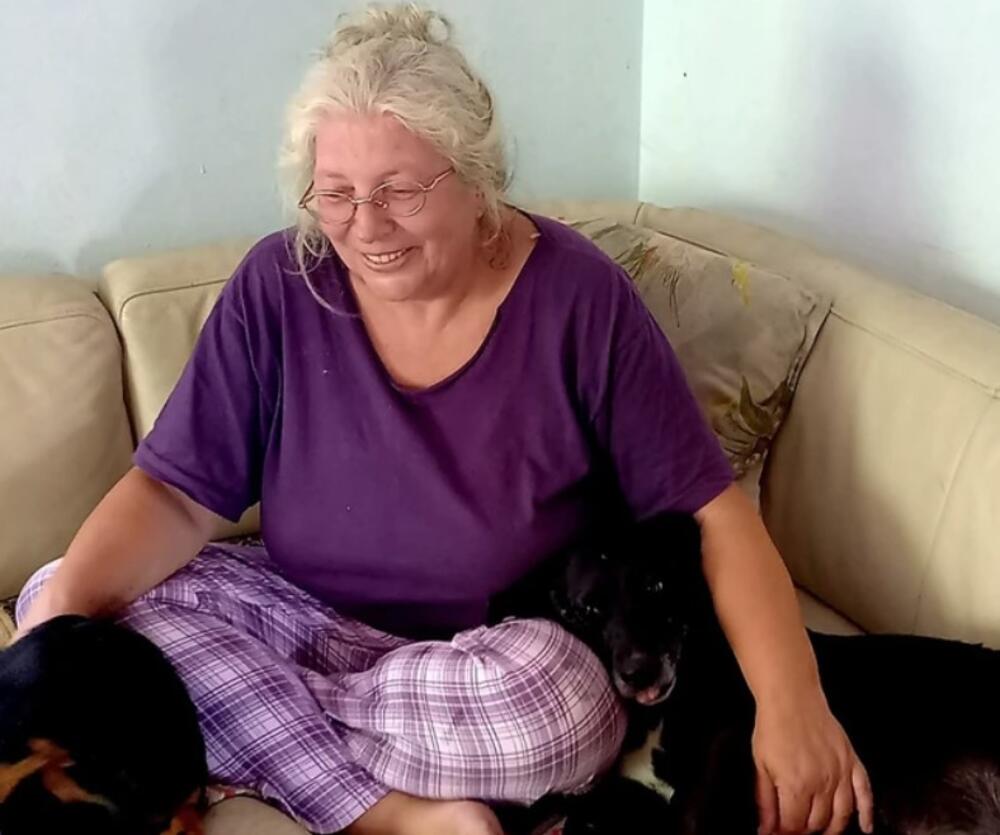 Dinka traži nekoga ko bi BESPLATNO LETOVAO KOD NJE u Šarengradu: Ima samo jedan uslov (FOTO)
