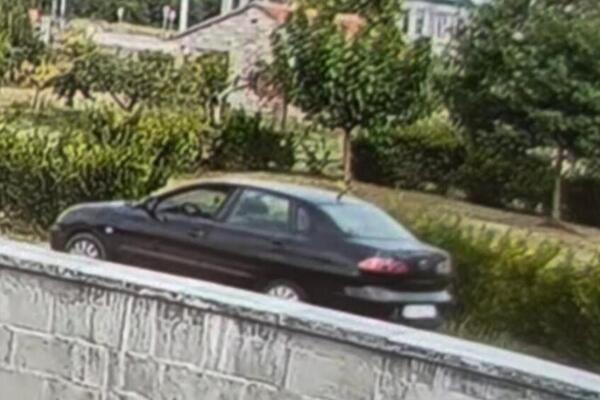 Hladnokrvo presudio trojici ljudi, PA POBEGAO KOLIMA JEDNOG UBIJENOG! Ako vidite OVO VOZILO odmah zovite policiju!