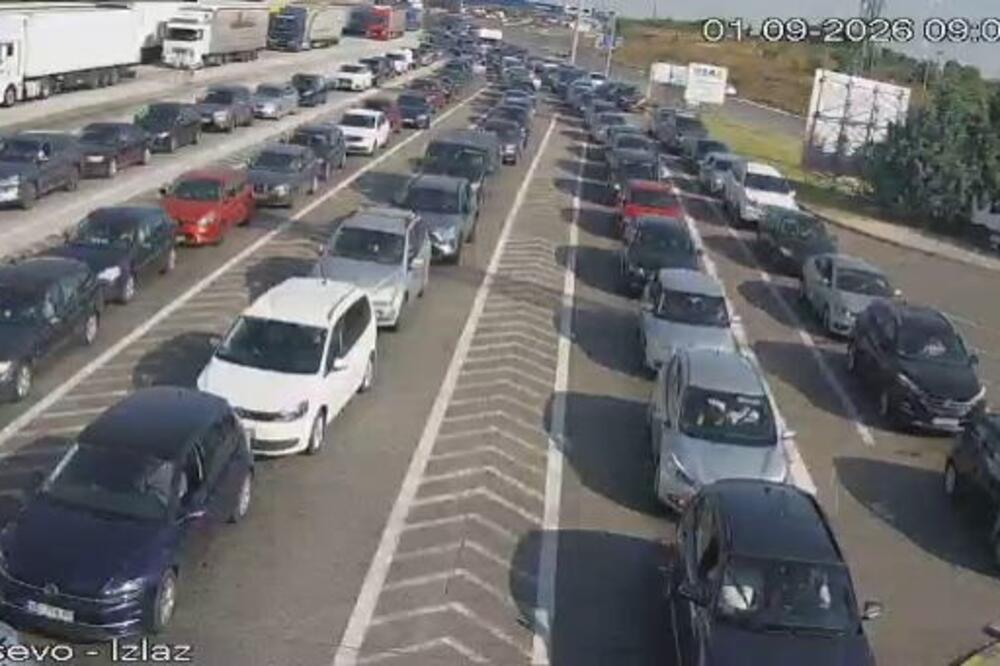 TOTALNI KOLAPS NA SRPSKIM GRANICAMA! Smena turista, jedni s mora, drugi tek idu!