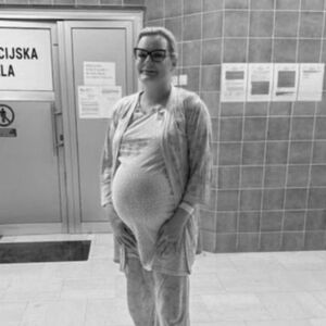 Imala je 12 godina kada je čula dijagnozu! Niko nije znao kroz šta je prolazila - Majka šestoro dece iznenada umrla