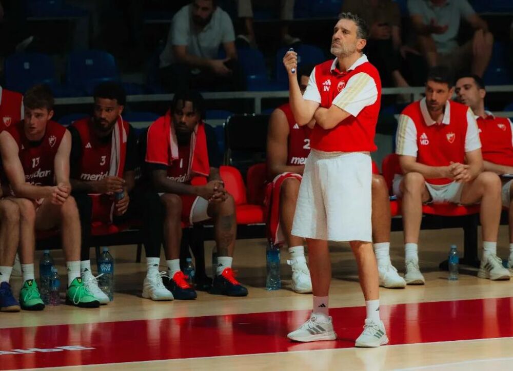 Ibon Navaro na trening utakmici Crvene zvezde i zemunske Mladosti