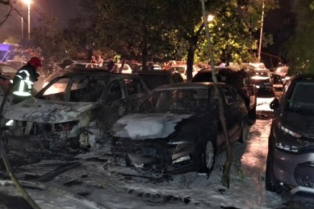 POGLEDAJTE KAKO JE JUČE GORELO 10 AUTOMOBILA NA NOVOM BEOGRADU! Piroman išao redom i palio automobile kao LUD!
