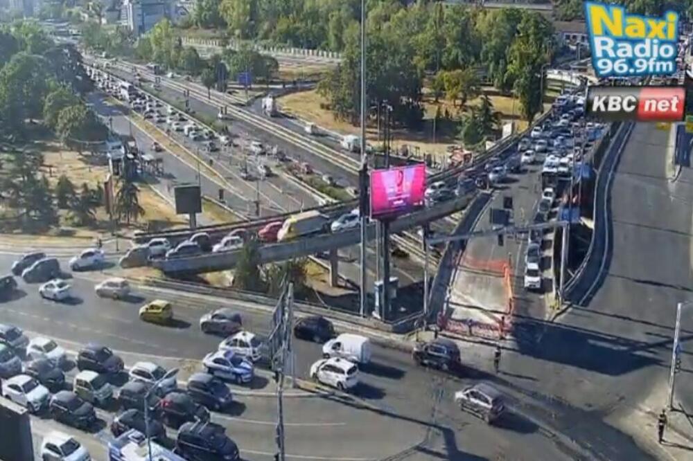 Kolaps u Beogradu od ranog jutra! Na ovim lokacijama vozila bukvalno mile ili stoje, KAO U DOBRA, STARA VREMENA