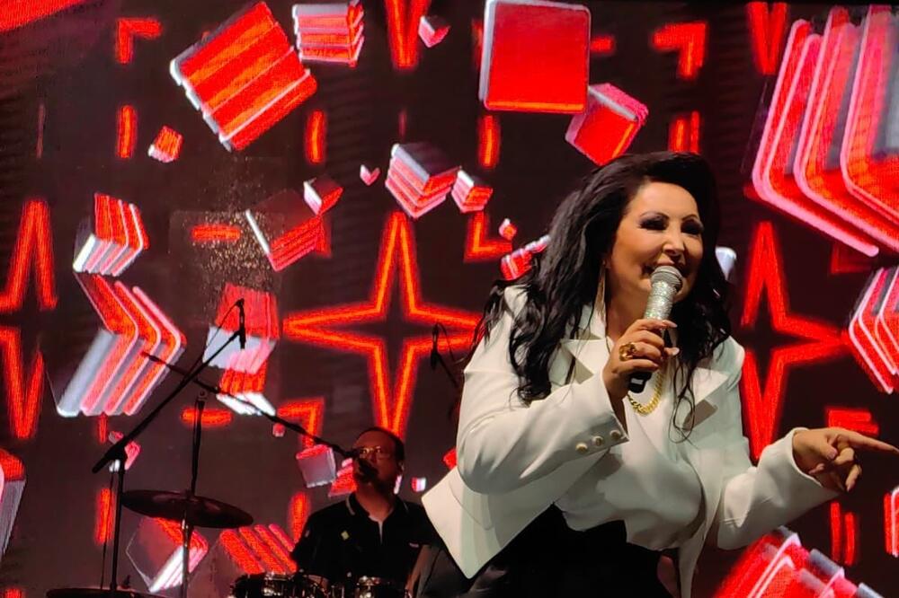 NEVEROVATNO ŠTA OVA ŽENA RADI! Ko je rekao da je njeno prošlo? Dragana ruši sve rekorde!