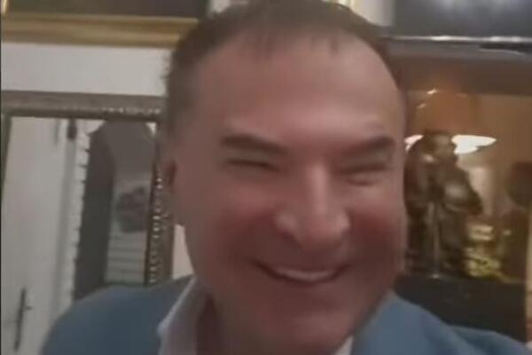 AKO SE JOŠ MALO IZBOTOKSIRA, PUĆI ĆE! Mitar se PREPUNIO FILERIMA, pa snimio svoje lice! Sad ga urnišu