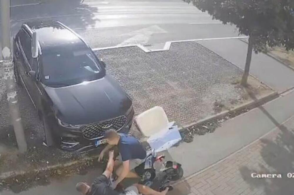 UMALO DA GA UBIJE NA TROTOARU! Električnim skuterom izgubio kontrolu i zakucao se u čoveka u Inđiji (VIDEO)