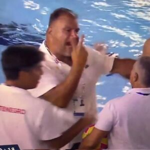 Nezapamćen skandal u Tarantu: Ovako je vaterpolo Suarez ugrizao Crnogorca... Savić pobesneo kao nikad! (VIDEO)