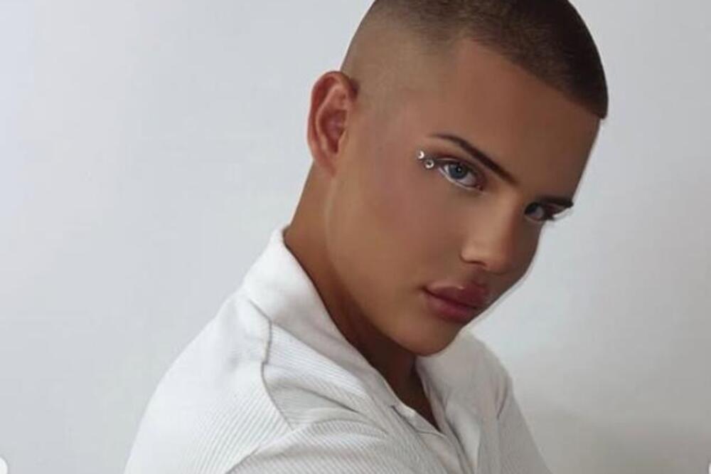 HRVAT (19) PRIZNAO DA JE GEJ, A OTAC MU REAGOVAO OVAKO! Majka mu zabranila JAVNI SE*S, a oca drži na BLOK LISTI