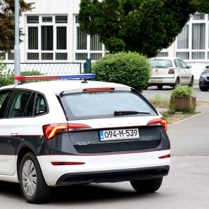 Uhapšena učenica (15) koja je nožem izbola dve devojčice! Detalji užasa u osnovnoj školi u Tuzli