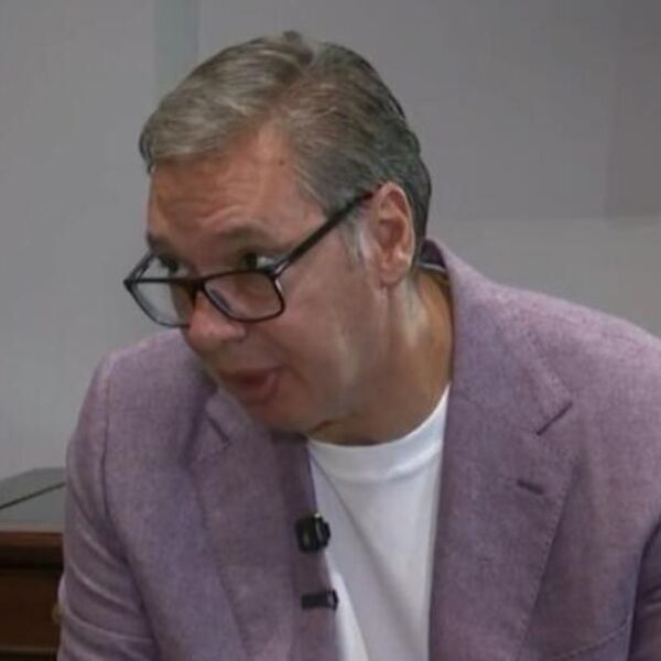 "IZNAJMIO SAM KAMIONČE, STO SE OTVARA SA STRANE I TO JE TO": Oglasio se predsednik Vučić!