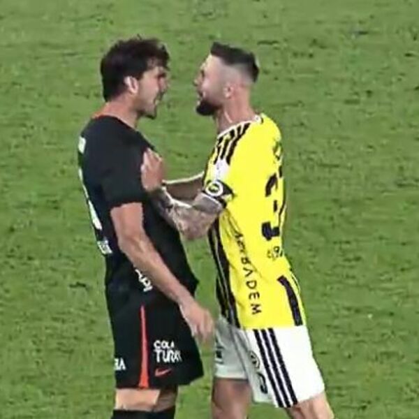 "S*SO JEDNA BRE, AJDE BRE": Vlahović psovao na italijanskom, šibao se sa Milanom Škinjarom, ovaj ga UHVATIO ZA VRAT