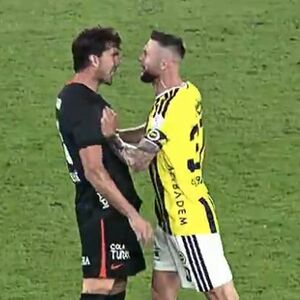 "S*SO JEDNA BRE, AJDE BRE": Vlahović psovao na italijanskom, šibao se sa Milanom Škinjarom, ovaj ga UHVATIO ZA VRAT