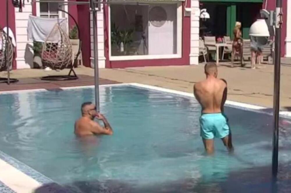 CAR I MAHIR POKAZALI MIŠIĆE, GRAĐENI SU KAO ZVERI! Odmerili snage u BAZENU pred njom, ona se nije SUZDRŽAVALA