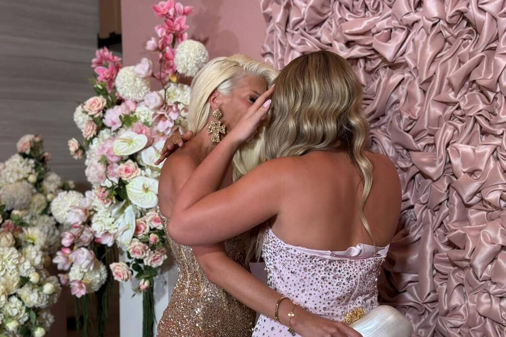 JELENA KARLEUŠA SE SA ĆERKOM SELI IZ SRBIJE: Traži stan, otkrila šta se sada dešava: "Duško i ja smo se..."