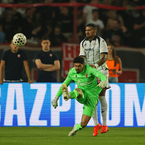 Partizan u zoni ispadanja posle večitog derbija, Crvena zvezda maksimalna! (Foto)