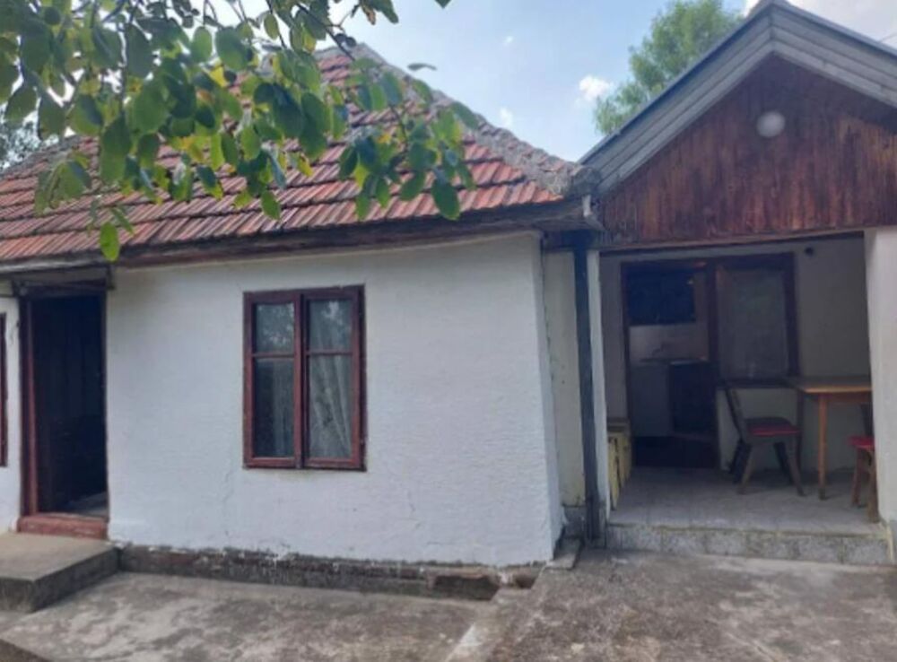 Imanje sa 2 kuće se prodaje za 15.800 evra