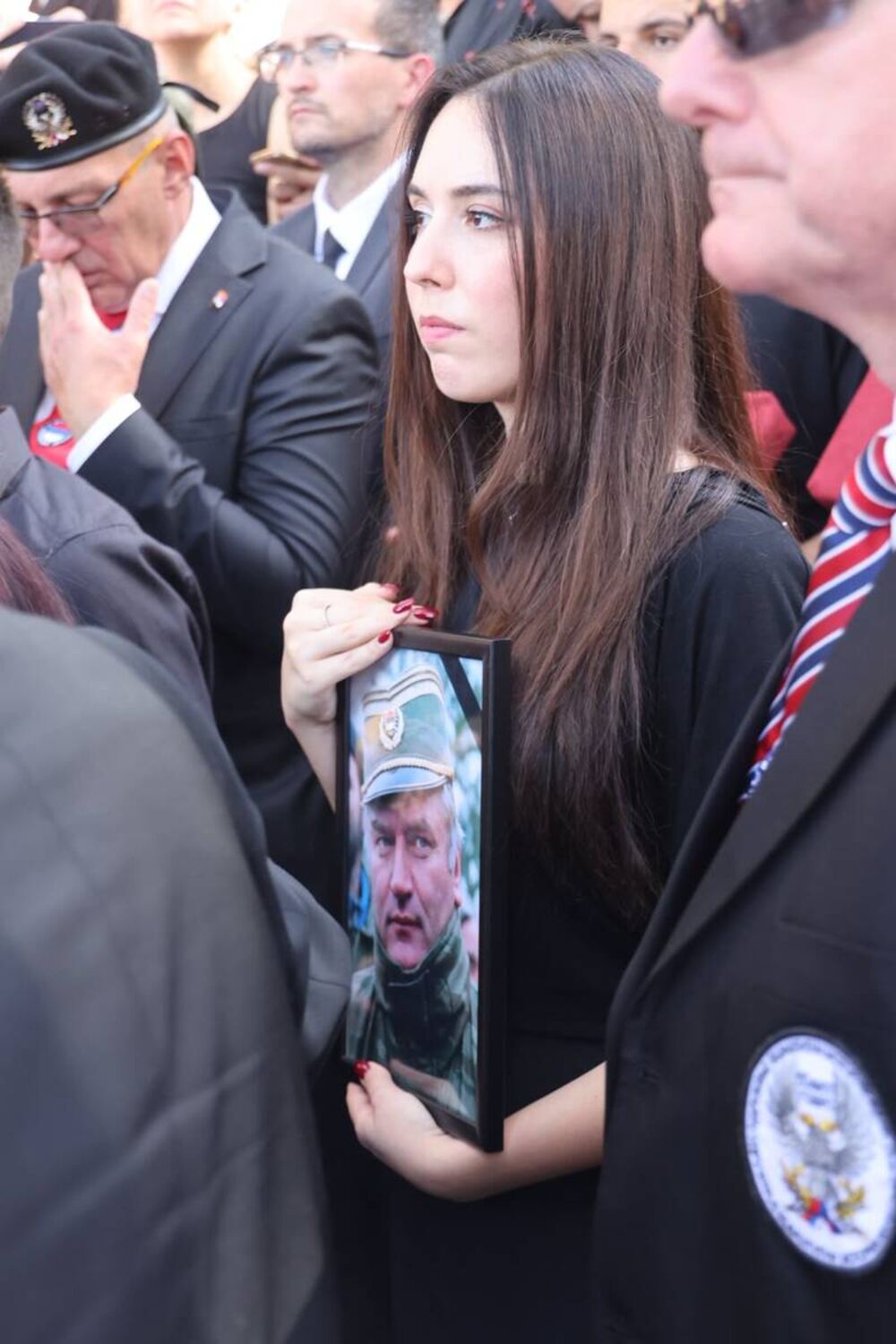 Anastasija Mladić na sahrani svog dede, generala Ratka Mladića