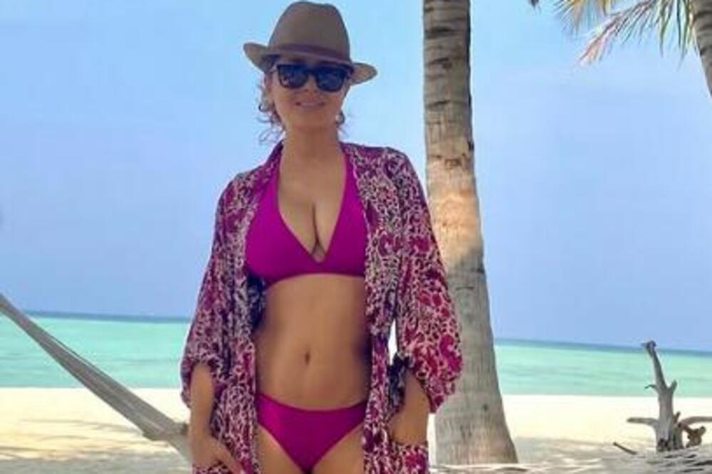 SKROZ SE SKINULA OMILJENA GLUMICA (60) Postala baka, pa osvanula KAO OD MAJKE ROĐENA, ljudi u ŠOKU: "ŽENA NE STARI"
