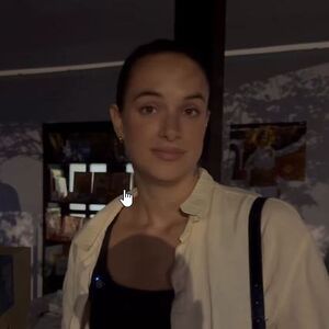 Španjolka ostala u šoku zbog Srba! Zanemela kad je OVO videla na stolu ispred manastira (VIDEO)